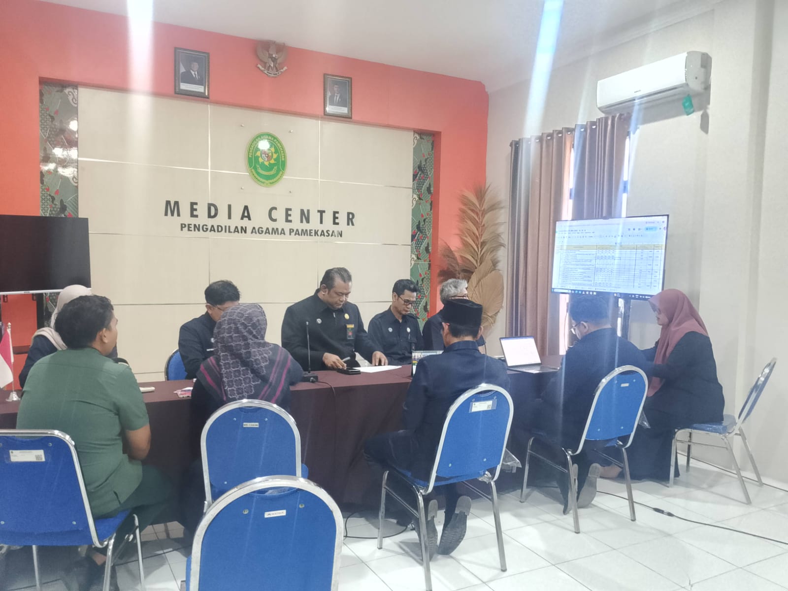 Pengadilan Agama Pamekasan Gelar Rapat Monitoring dan Evaluasi Rencana Aksi Komponen SAKIP Semester 2 Tahun 2026