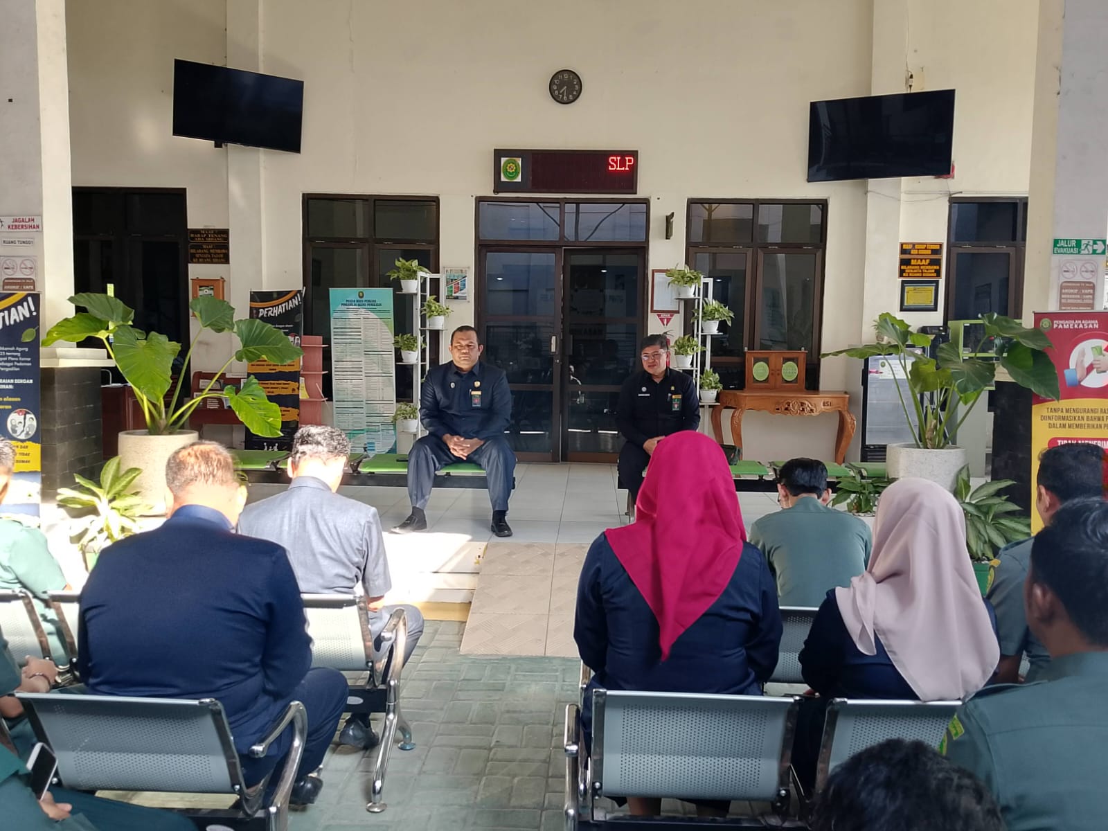 Pengadilan Agama Pamekasan Gelar Briefing Rutin: Pacu Perubahan Mindset dan Budaya Kerja Positif